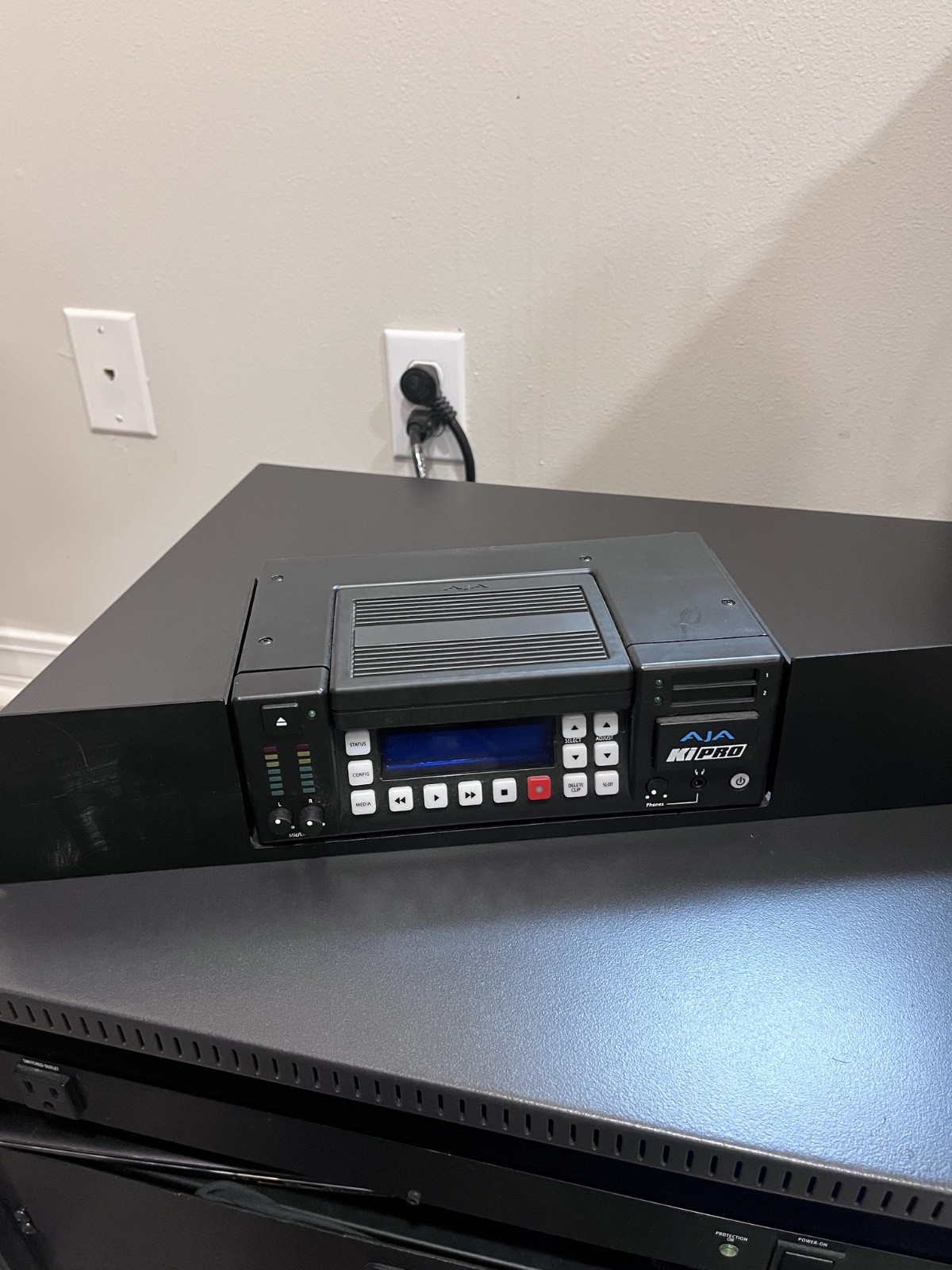 AJA Ki Pro File-Based HD/SD Video Recorder and Player (NO POWER SUPPLY)